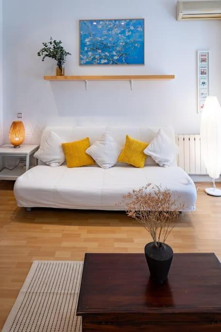 Beautiful Apartment In Malasana For 3 Pax - Ferrer Madrid Kültér fotó