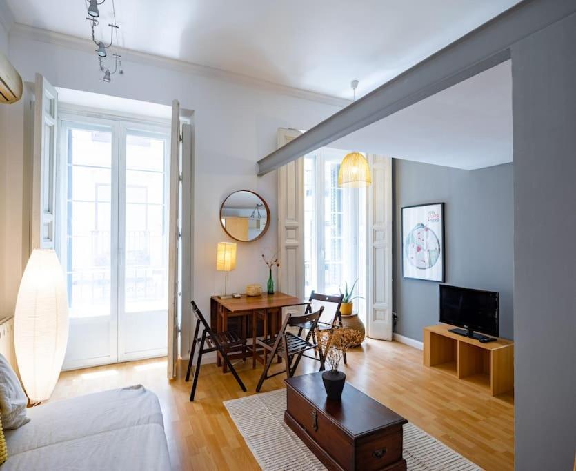 Beautiful Apartment In Malasana For 3 Pax - Ferrer Madrid Kültér fotó